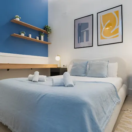 In The Heart Of Santa Cruz Next To Giralda Sevilla